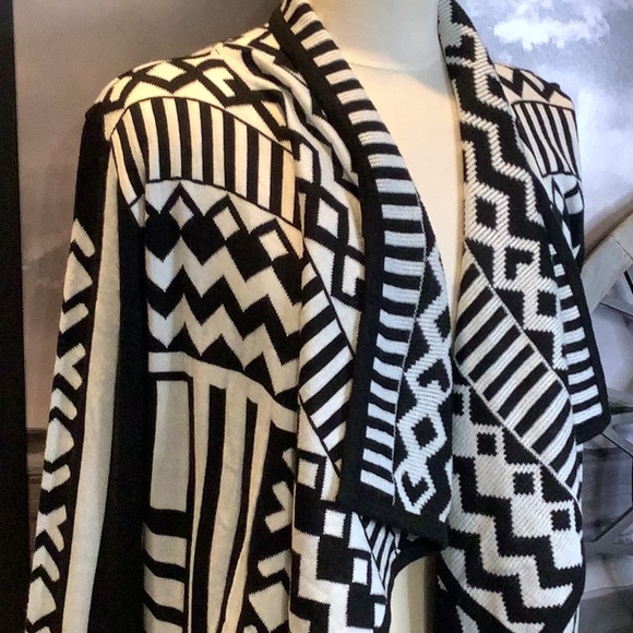 Bar III Black White Open Front Geometric Aztec Sweater Cardigan Size M - Picture 4 of 9